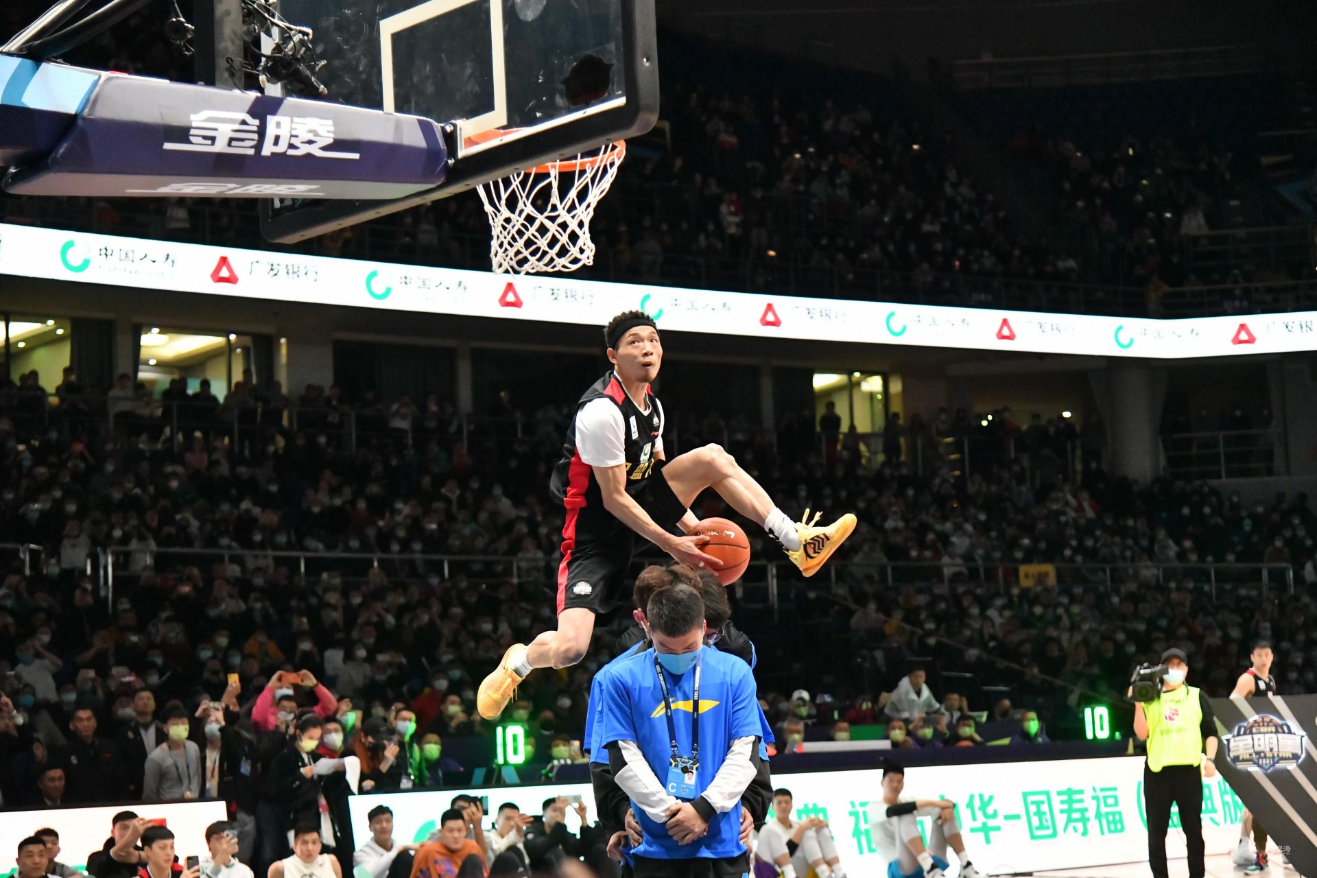 更是对当下 更是对当下